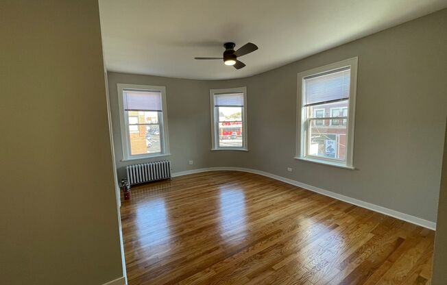 2 beds, 1 bath, $1,525, Unit 305