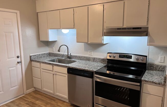 2 beds, 1 bath, $700, Unit 4304 A Boston Avenue