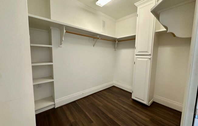 1 bed, 2 baths, 1,298 sqft, $2,450, Unit 0918