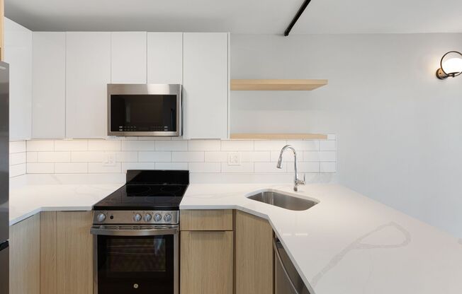 1 bed, 1.5 baths, 662 sqft, $2,400, Unit 18L