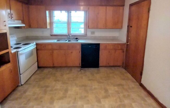 2 beds, 1 bath, 903 sqft, $1,290, Unit A-1