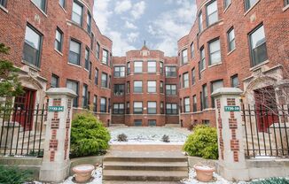 7722-28 N. MARSHFIELD