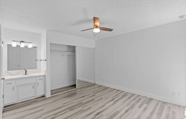 2 beds, 1 bath, 880 sqft, $1,695, Unit 216