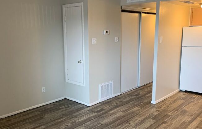 Studio, 1 bath, 445 sqft, $794, Unit 193