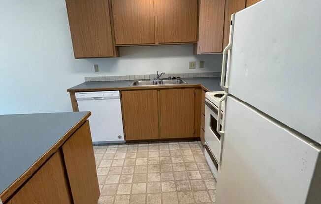2 beds, 1.5 baths, 900 sqft, $1,600, Unit B104