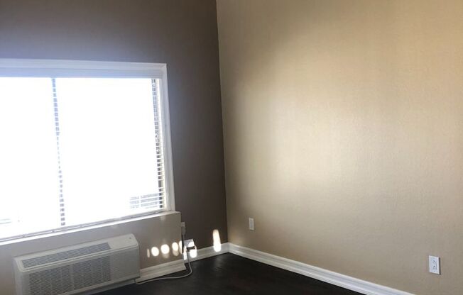 2 beds, 2 baths, 900 sqft, $2,800, Unit 416