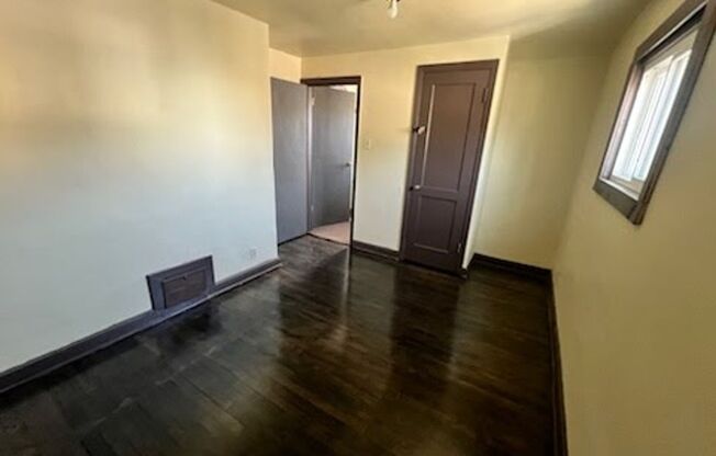 2 beds, 1 bath, $1,075