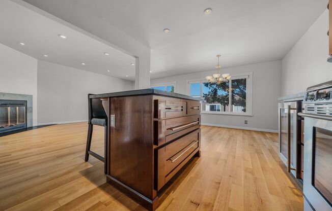 AVAILABLE NOW! 4 Bedroom/3 Bath Single Family Home in Bernal Heights - AMSI/Mo Couture