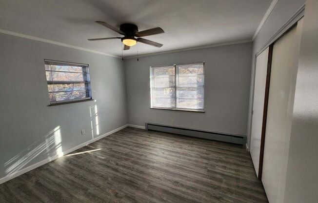 2 beds, 1 bath, $1,000, Unit Unit 4