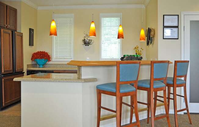 Breakfast Bar at LakePointe Apartments, Batavia, OH