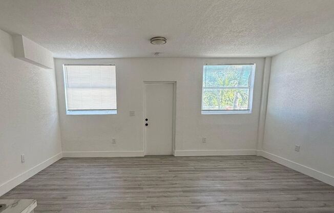 Studio, 1 bath, 400 sqft, $1,600, Unit 50-6
