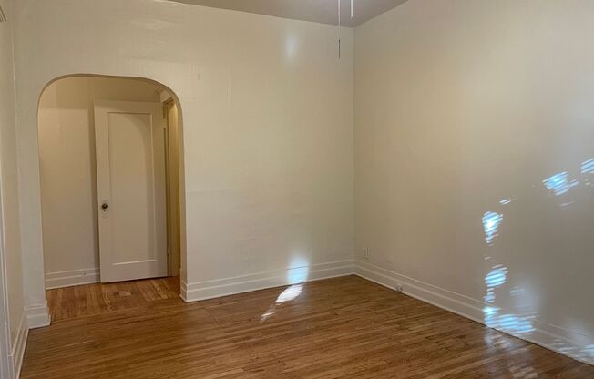 Studio, 1 bath, 320 sqft, $1,095, Unit 02