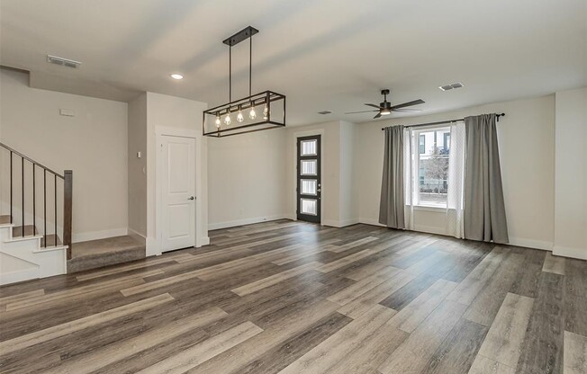 827 CRYSTAL OAK LN