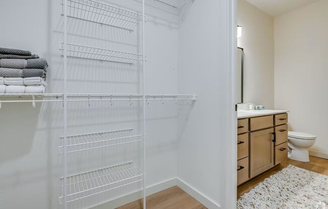 2 beds, 2 baths, 1,021 sqft, $1,550, Unit 208-450