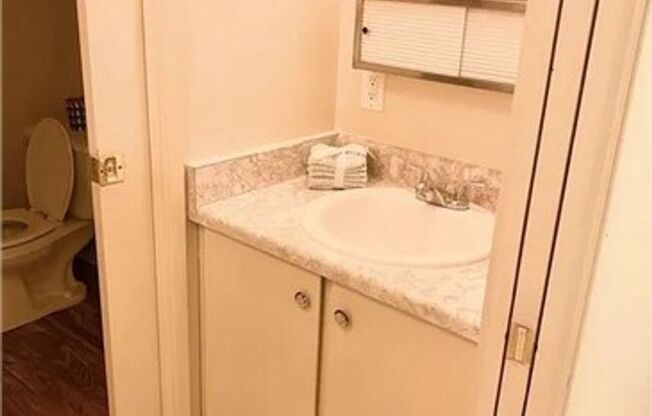 1 bed, 1 bath, $920, Unit #100