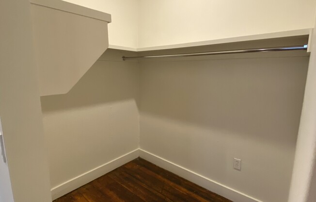 2 beds, 1 bath, 1,100 sqft, $4,300, Unit W112