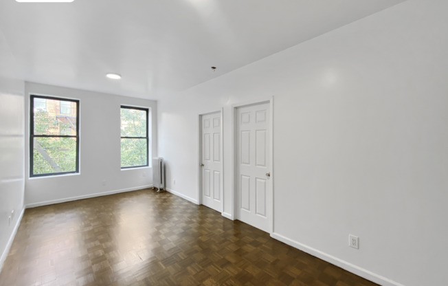 528 W 152 ST