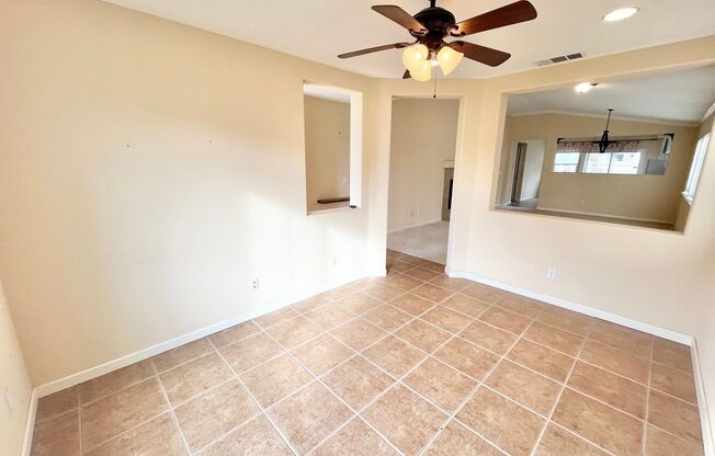 North Merced: $2029 3 Bedroom 2 Bathroom single story home with lots of natural light *