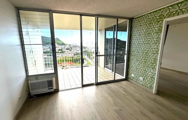 Lower Nuuanu High Floor Condo With Spectacular Views!