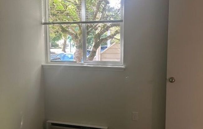 2 beds, 1 bath, 740 sqft, $1,600, Unit 335-230