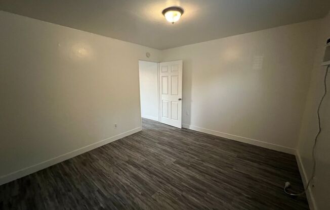 2 beds, 1 bath, $1,895, Unit # #B