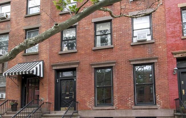 124 KANE ST