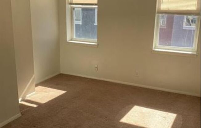 Lovely 2 BR home in Old Goucher
