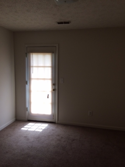 2 beds, 2 baths, 900 sqft, $800