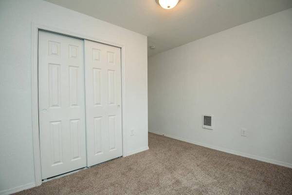 2 beds, 1 bath, 760 sqft, $1,625, Unit 11