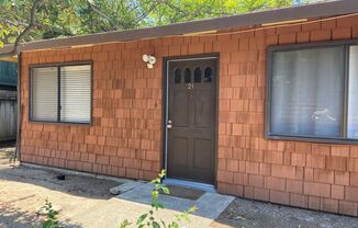 Well maintained 2 bed/1 bath unit in heart of Walnut Creek