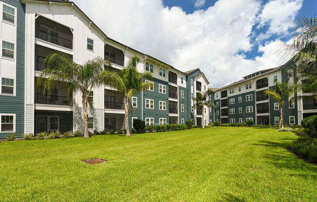 Grassy Courtyard at Fountainhead, Jacksonville, FL, 32258