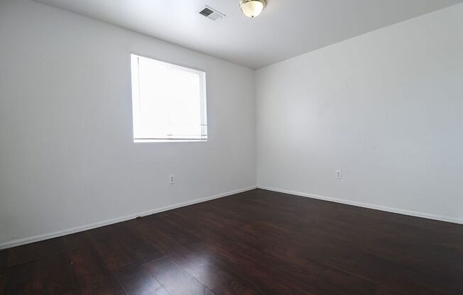 3 beds, 1 bath, $1,450, Unit 3638 Denver St