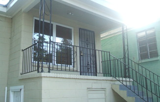Carriage House apartment, near downtown, walk to Forsyth Park in 10-15 minutes