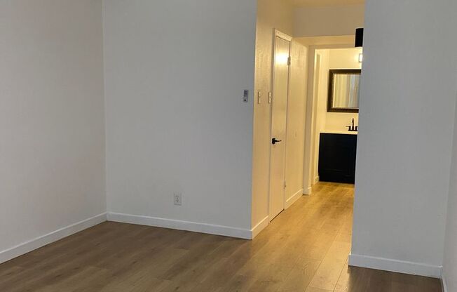 1 bed, 1 bath, 719 sqft, $950, Unit 24