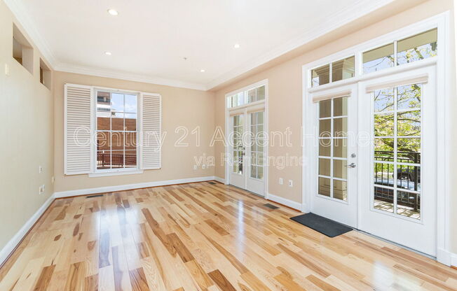 1023 N. Royal St #402