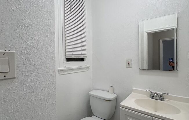 Studio, 1 bath, 400 sqft, $1,300, Unit Unit 404
