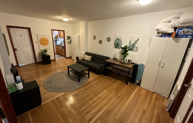 3 beds, 1 bath, 1,100 sqft, $4,700, Unit 1