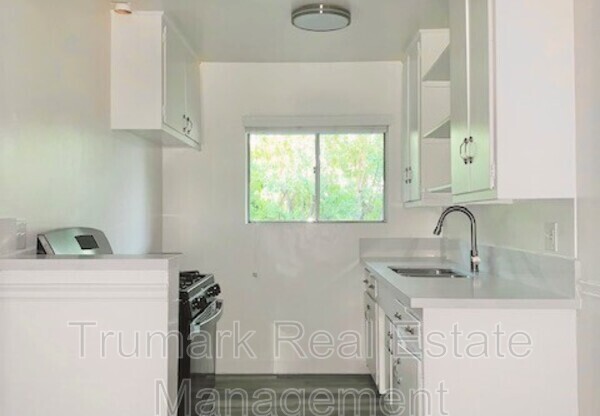 585 E WASHINGTON BLVD