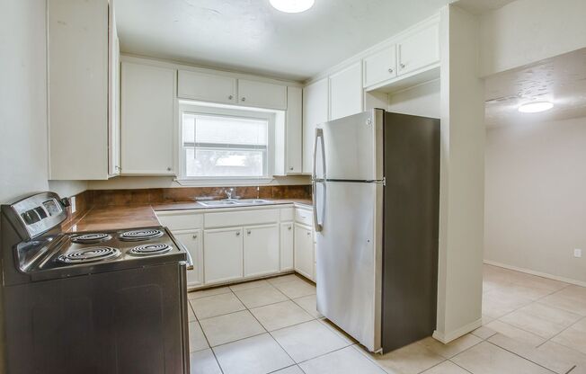 3 beds, 1 bath, $1,350