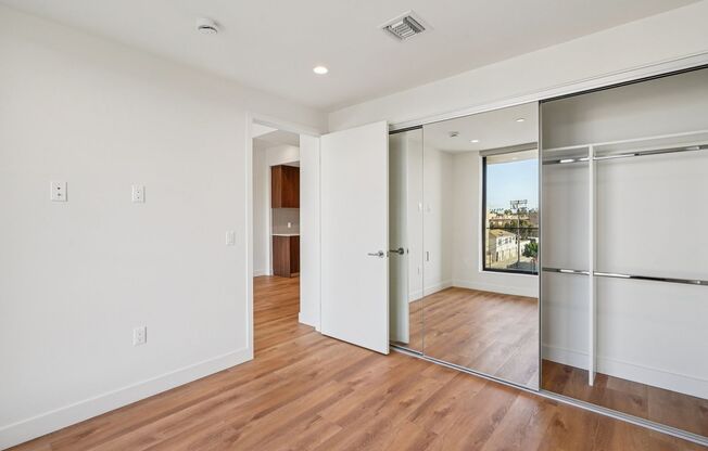 2 beds, 1 bath, 841 sqft, $3,695