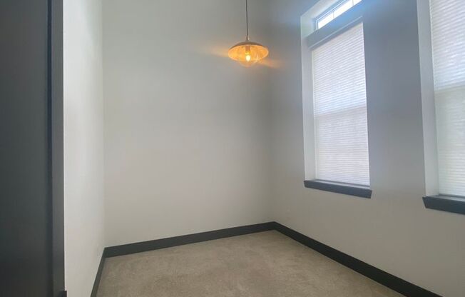 2 beds, 1 bath, 894 sqft, $1,700, Unit #204