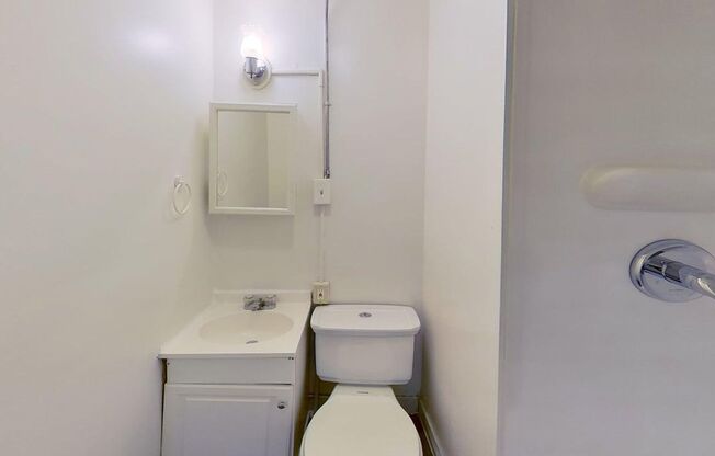 Studio, 1 bath, 450 sqft, $1,099, Unit 40-1R