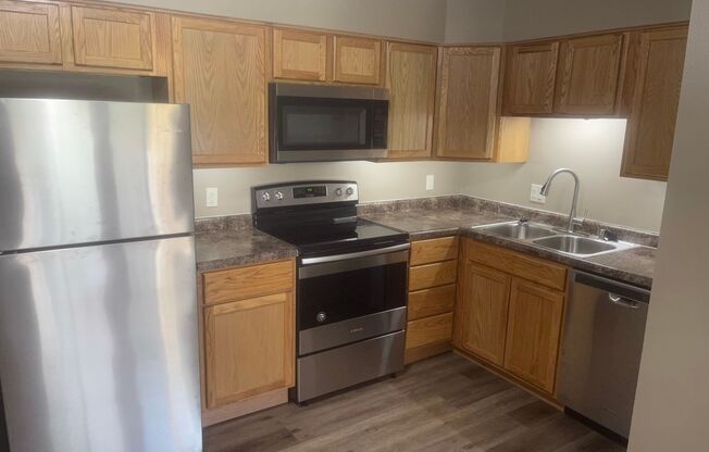 2 beds, 1 bath, $875, Unit #9