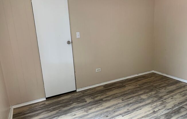 2 beds, 1 bath, $1,050