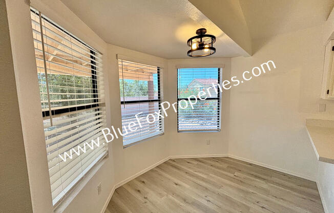 10502 N AUTUMN HL LN