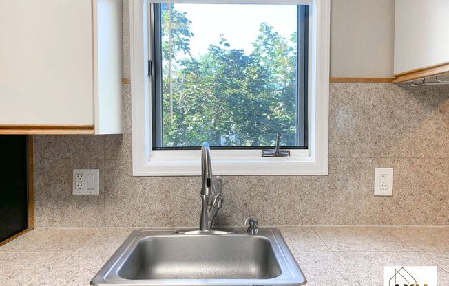 2 beds, 1 bath, 640 sqft, $2,000, Unit 208