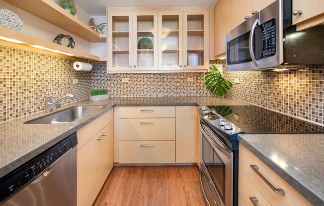 For Rent - [Harbor View Plaza] 1676 Ala Moana Blvd. #706