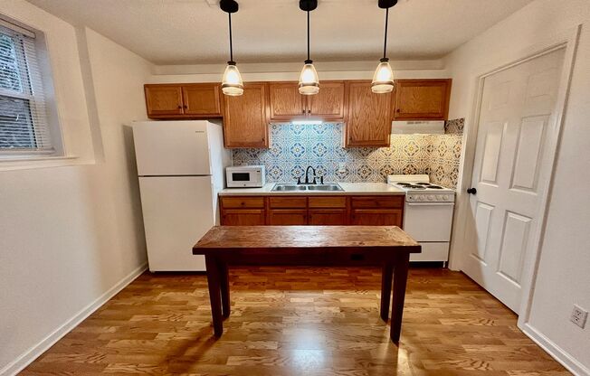 1 bed, 1 bath, 840 sqft, $1,475, Unit Sheridan