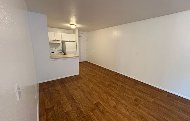 2 beds, 1 bath, 650 sqft, $1,375, Unit 26