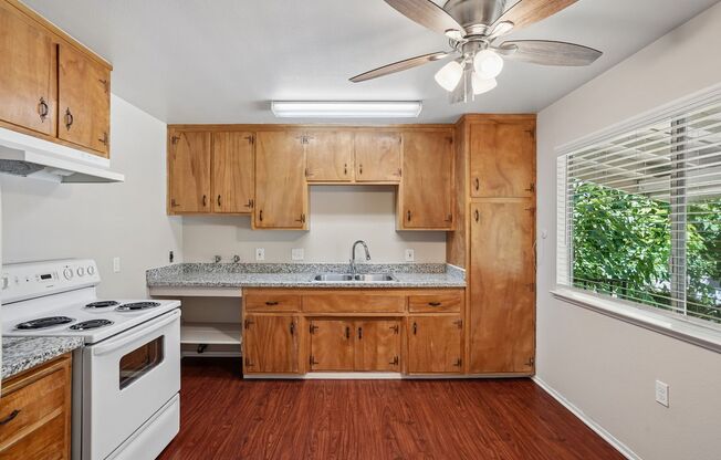 2 beds, 1 bath, 850 sqft, $1,600, Unit 4554